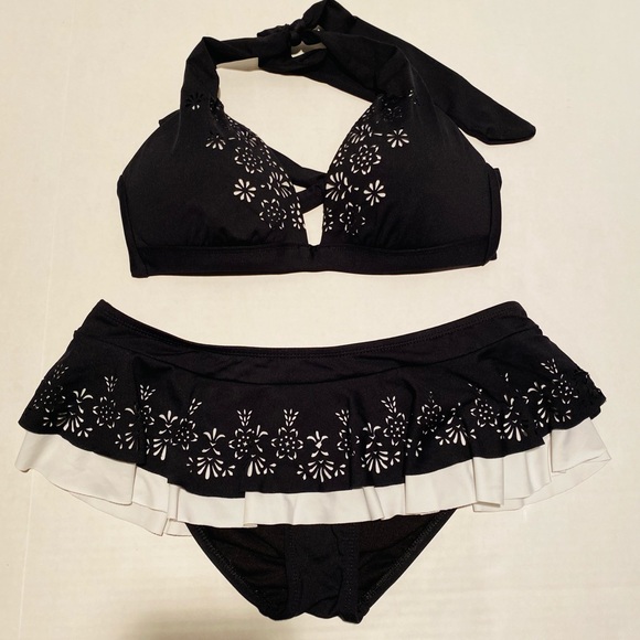 Liz Claiborne Other - Liz Claiborne 2 Piece Swimsuit